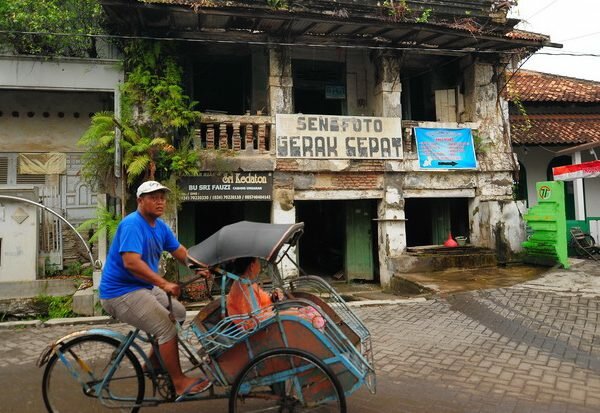 TRAGEDI DUNIA DIGITAL menimpa SENI FOTO GERAK CEPAT