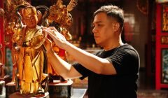 Alfa dan omega Imlek di Klenteng Tay Kak Sie….