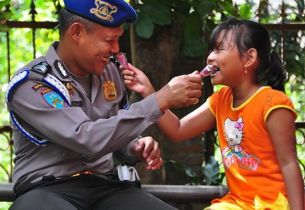 “POLISI JUGA MANUSIA” sisi humanis Polisi