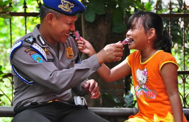 “POLISI JUGA MANUSIA” sisi humanis Polisi
