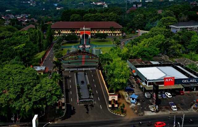 ASIKNYA polllllll……..moto lewat helikopter MI 2 Plus milik Polda Jateng