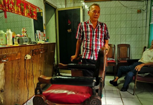 Woww… BARBERSHOP you mei, satu-satunya di Pecinan Semarang