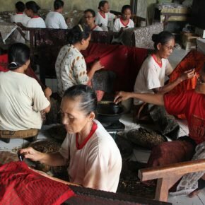 Batik Lasem… Khas dan Unik