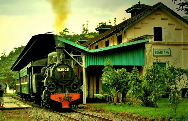 STASIUN KERETA API TUNTANG RIWAYATMU DULU DAN SEKARANG