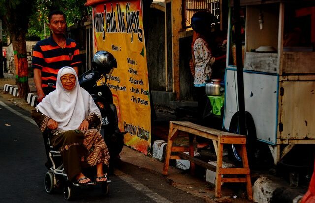 JALUR PEDESTRIAN YANG TERABAIKAN